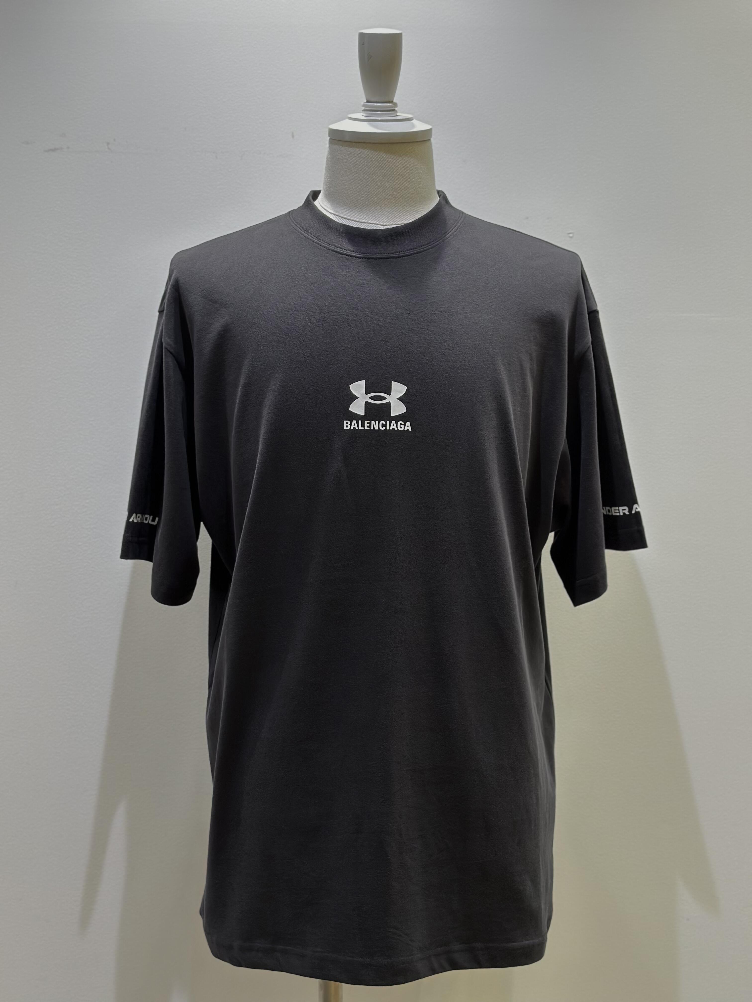 Balenciaga Tシャツ