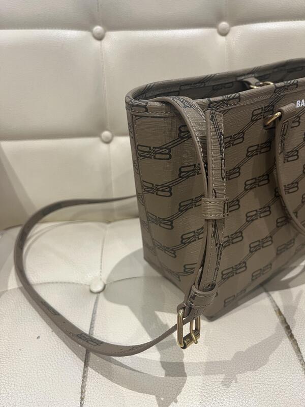 BALENCIAGA BBモノグラム