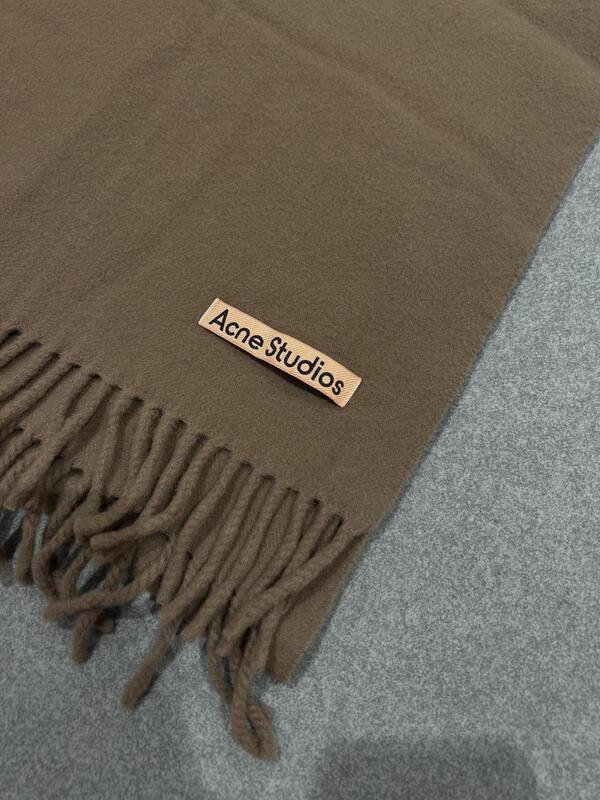 Acne Studious　マフラー