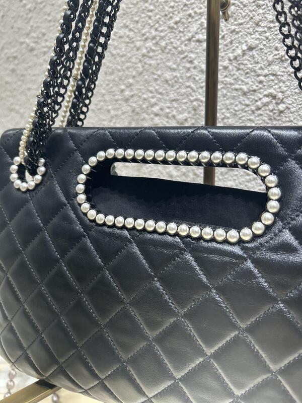 CHANEL　パールチェーンショルダーバッグ
