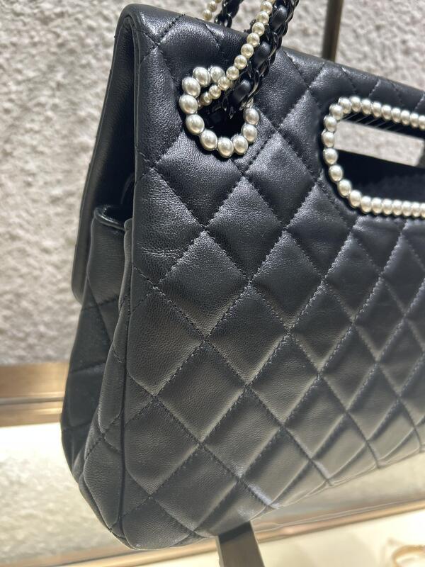 CHANEL　パールチェーンショルダーバッグ