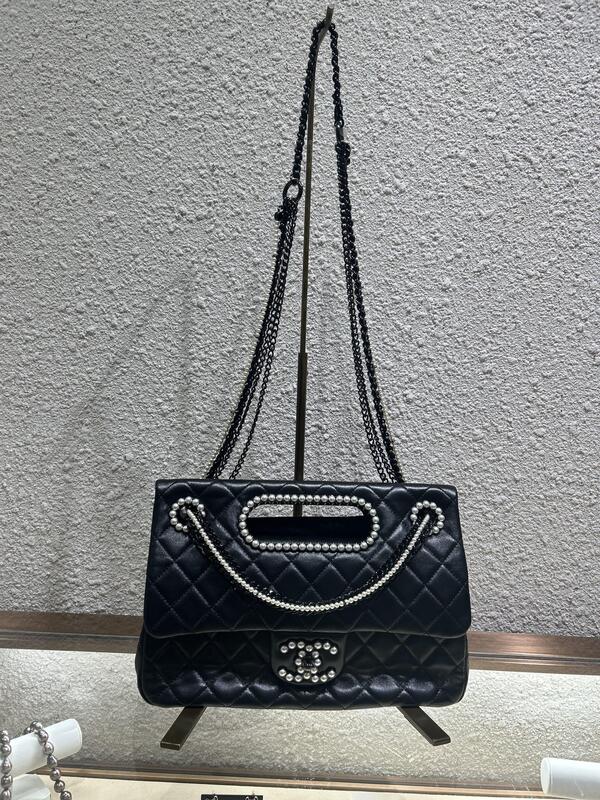 CHANEL　パールチェーンショルダーバッグ