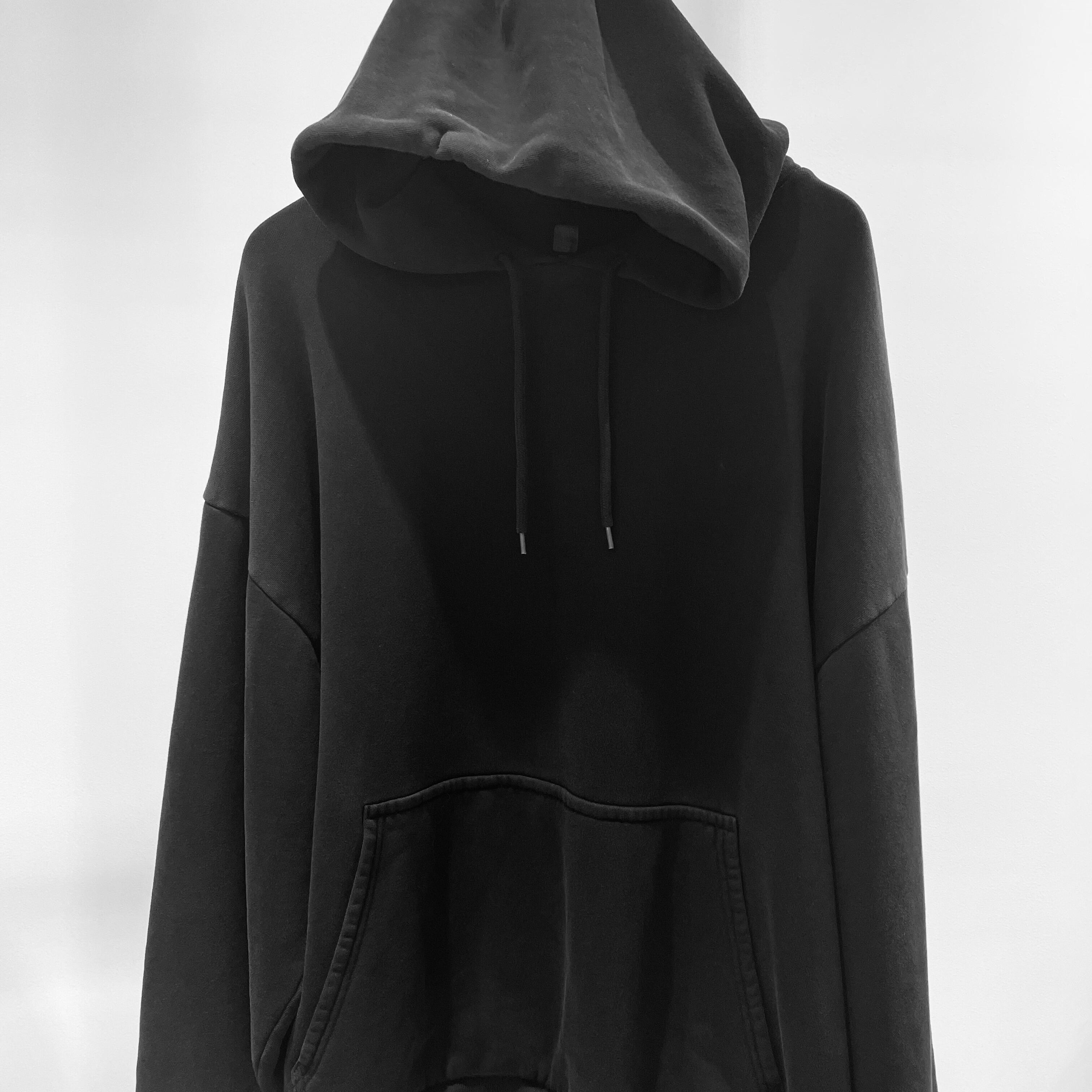 【PROTOTYPES】デザイナーデュオが産み出す新たなる服