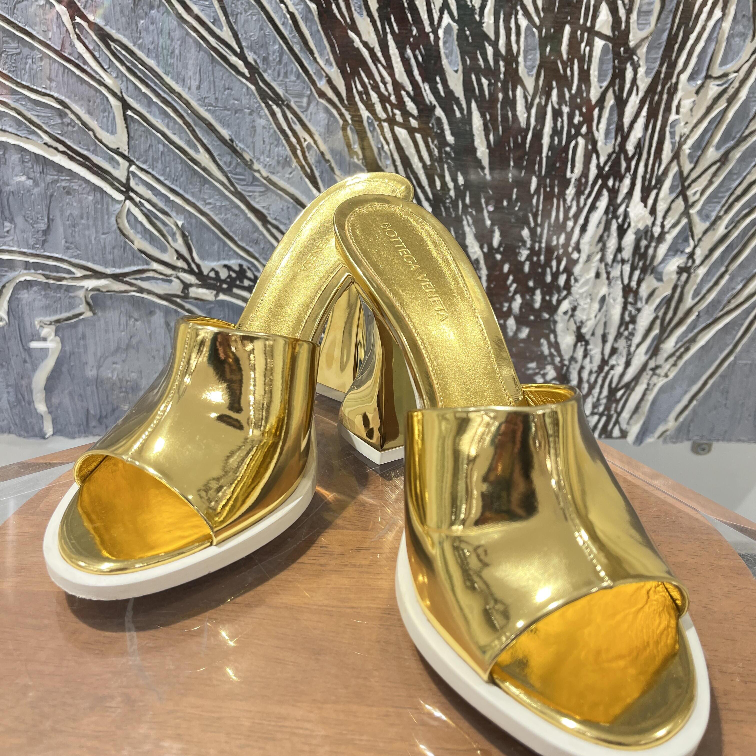 【BOTTEGA VENETA, Maison Margiela】春夏を明るい気分で迎えるアイテム