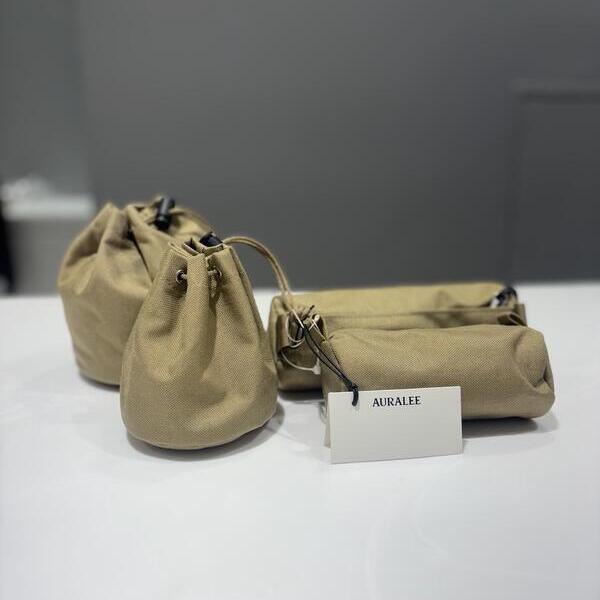 【AURALEE × Aeta】ポーチ＆ペンケースセットをシェア