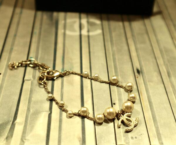 CHANELパールブレスレット