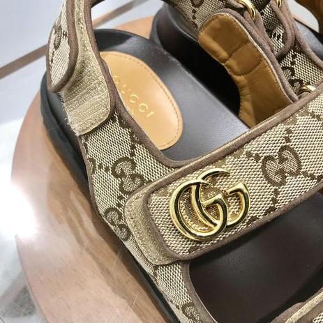 【GUCCI, LOUIS VUITTON】足元で差がつく夏のラグジュアリーサンダル