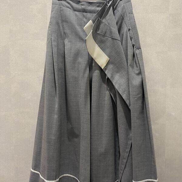 【sacai】視線を惹きこむスカート