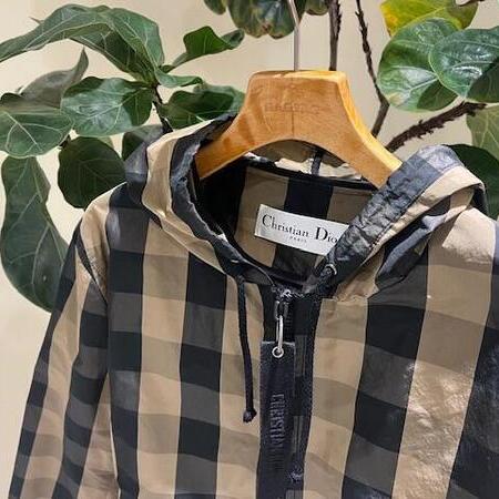 【Christian Dior】春に取り入れたいきれいめマウンテンパーカー
