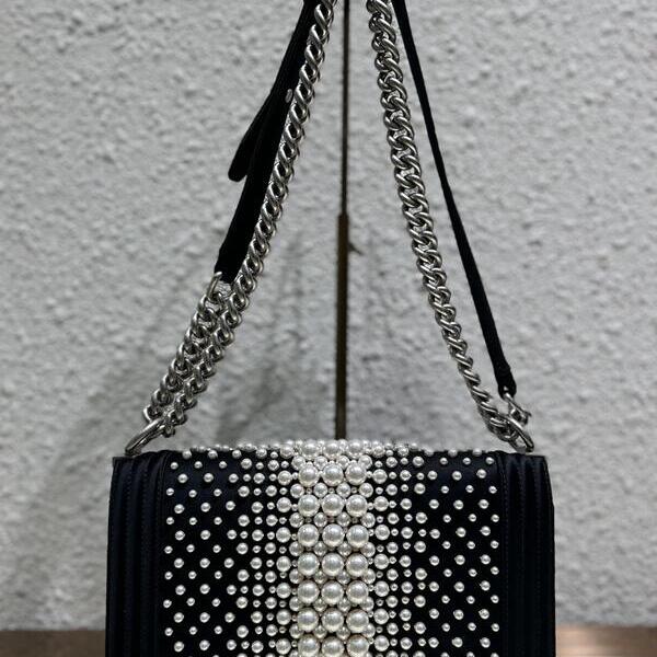【CHANEL】パールのボーイシャネル
