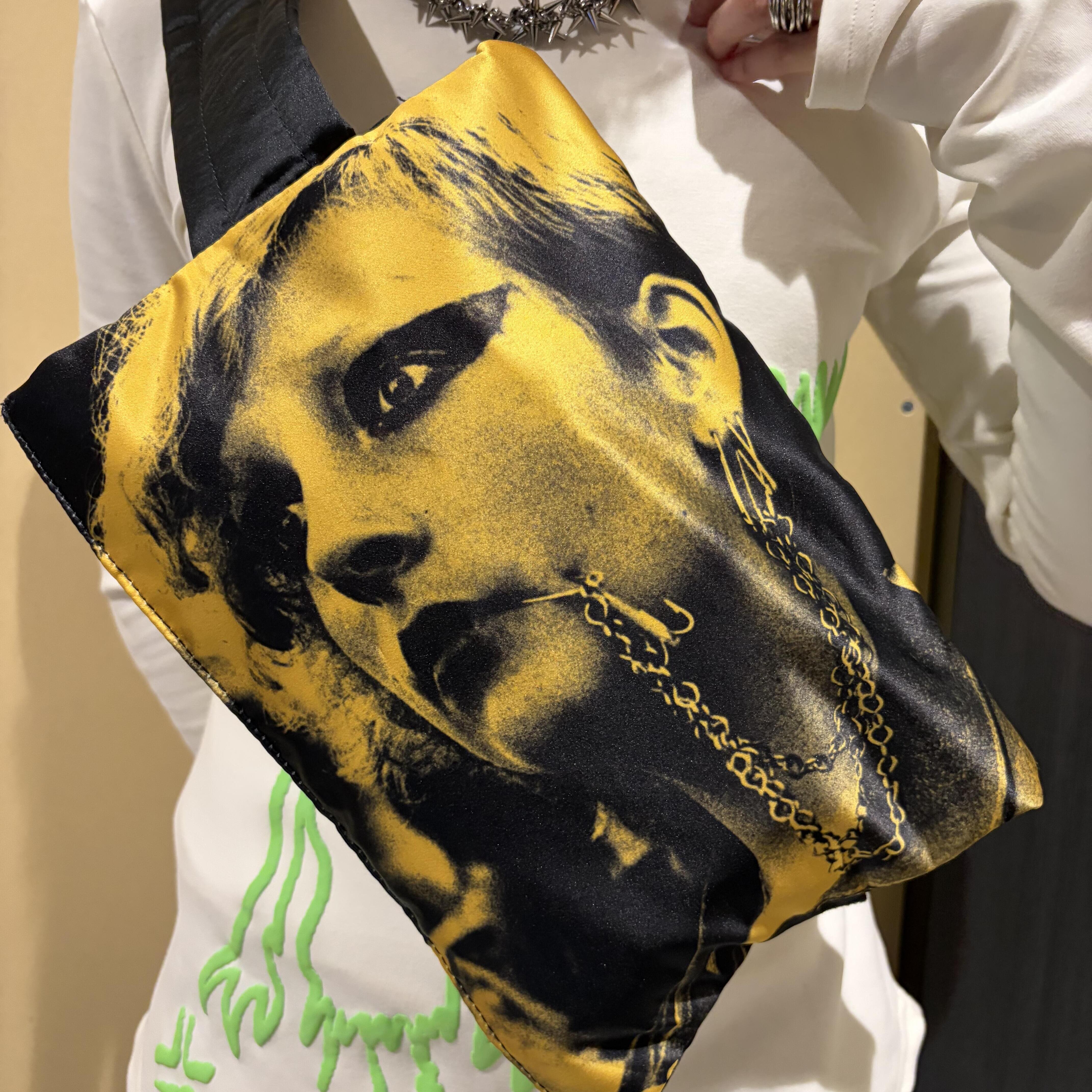 【RAF SIMONS × EASTPAK】コーディネートの主役になるショルダーバッグ