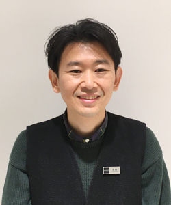 梅田店 店長 YOSHIOKA