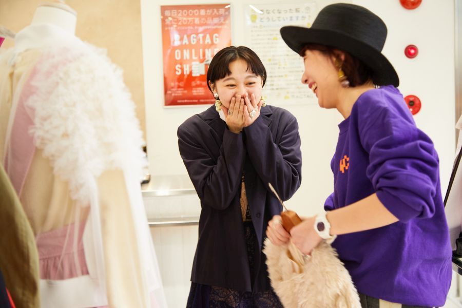 変身企画 会話が弾む様子 ラグタグ梅田店