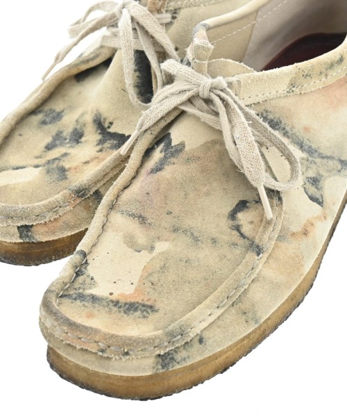 clarks（クラークス）その他 ベージュ サイズ:9(27cm位) メンズ/2200605404069