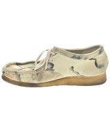 clarks（クラークス）その他 ベージュ サイズ:9(27cm位) メンズ/2200605404069