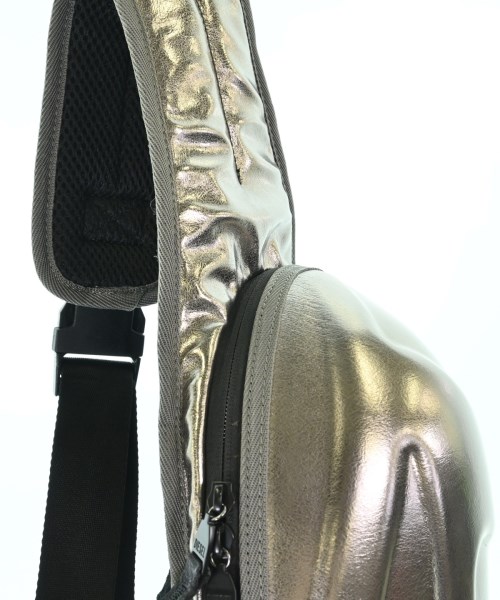 DIESEL（ディーゼル）ショルダーバッグ シルバー サイズ:- メンズ/2200672773174