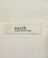 EARTH MUSIC&ECOLOGY（アースミュージックアンドエコロジー）カジュアルシャツ 白 サイズ:F レディース/2200603483196