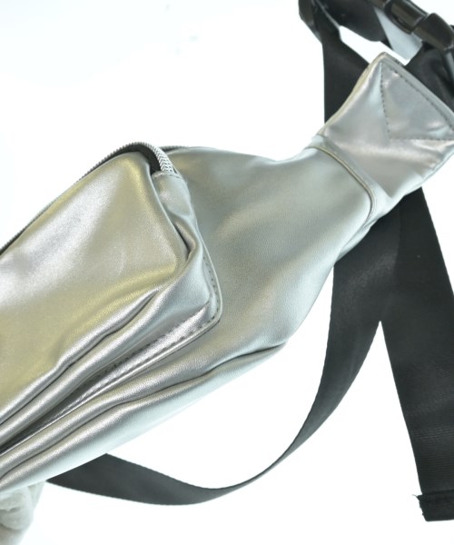 EARTH MUSIC&ECOLOGY（アースミュージックアンドエコロジー）ショルダーバッグ シルバー サイズ:- レディース/2200648975038