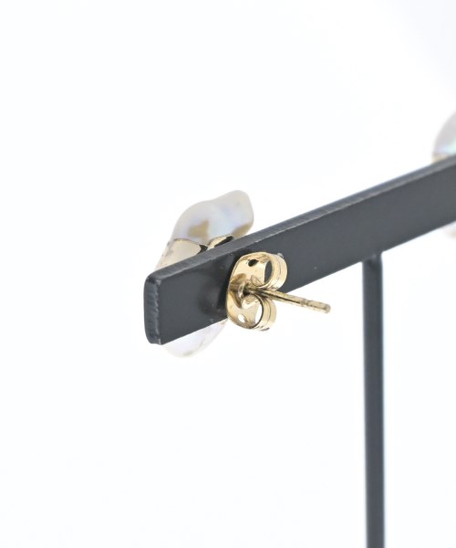 IOSSELLIANI（イオッセリアーニ）ピアス・イヤリング 白 サイズ:- レディース/2200641368370