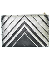 ANYA HINDMARCH（アニヤ　ハインドマーチ）クラッチバッグ シルバー サイズ:- レディース/2200684521145