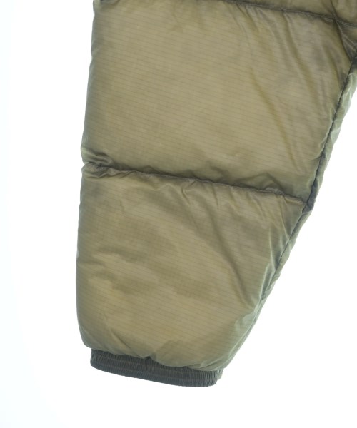 C.P COMPANY（シーピーカンパニー）ダウンジャケット/ダウンベスト カーキ サイズ:L メンズ/2200673101013