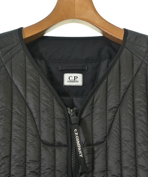 C.P COMPANY（シーピーカンパニー）ダウンジャケット/ダウンベスト 黒 サイズ:M メンズ/2200658683015