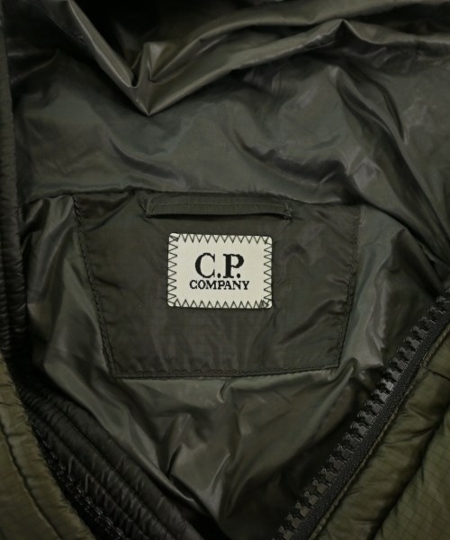 C.P COMPANY（シーピーカンパニー）ダウンジャケット/ダウンベスト カーキ サイズ:M メンズ/2200665607011