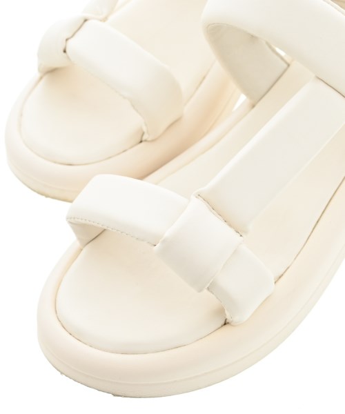 NATURAL BEAUTY BASIC（ナチュラルビューティーベーシック）サンダル 白 サイズ:M(23.5cm位) レディース/2200714443041