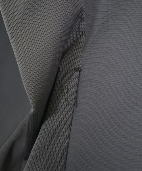 White Mountaineering（ホワイトマウンテニアリング）Tシャツ・カットソー グレー サイズ:0(S位) メンズ/2200658823046