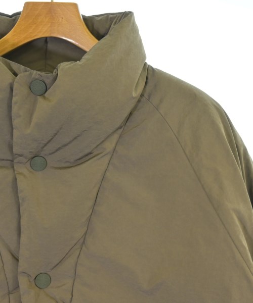 White Mountaineering（ホワイトマウンテニアリング）ダウンジャケット/ダウンベスト カーキ サイズ:1(M位) メンズ/2200683614015