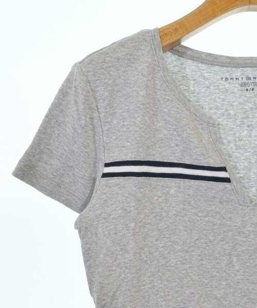 TOMMY HILFIGER（トミーヒルフィガー）Tシャツ・カットソー グレー サイズ:S レディース/2200607957136
