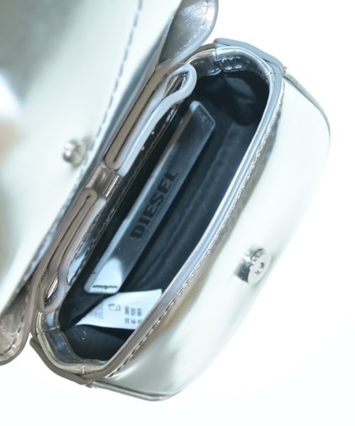 DIESEL（ディーゼル）ショルダーバッグ シルバー サイズ:- レディース/2200665556111