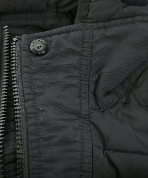 STONE ISLAND（ストーンアイランド）ダウンジャケット/ダウンベスト 黒 サイズ:S メンズ/2200509520018