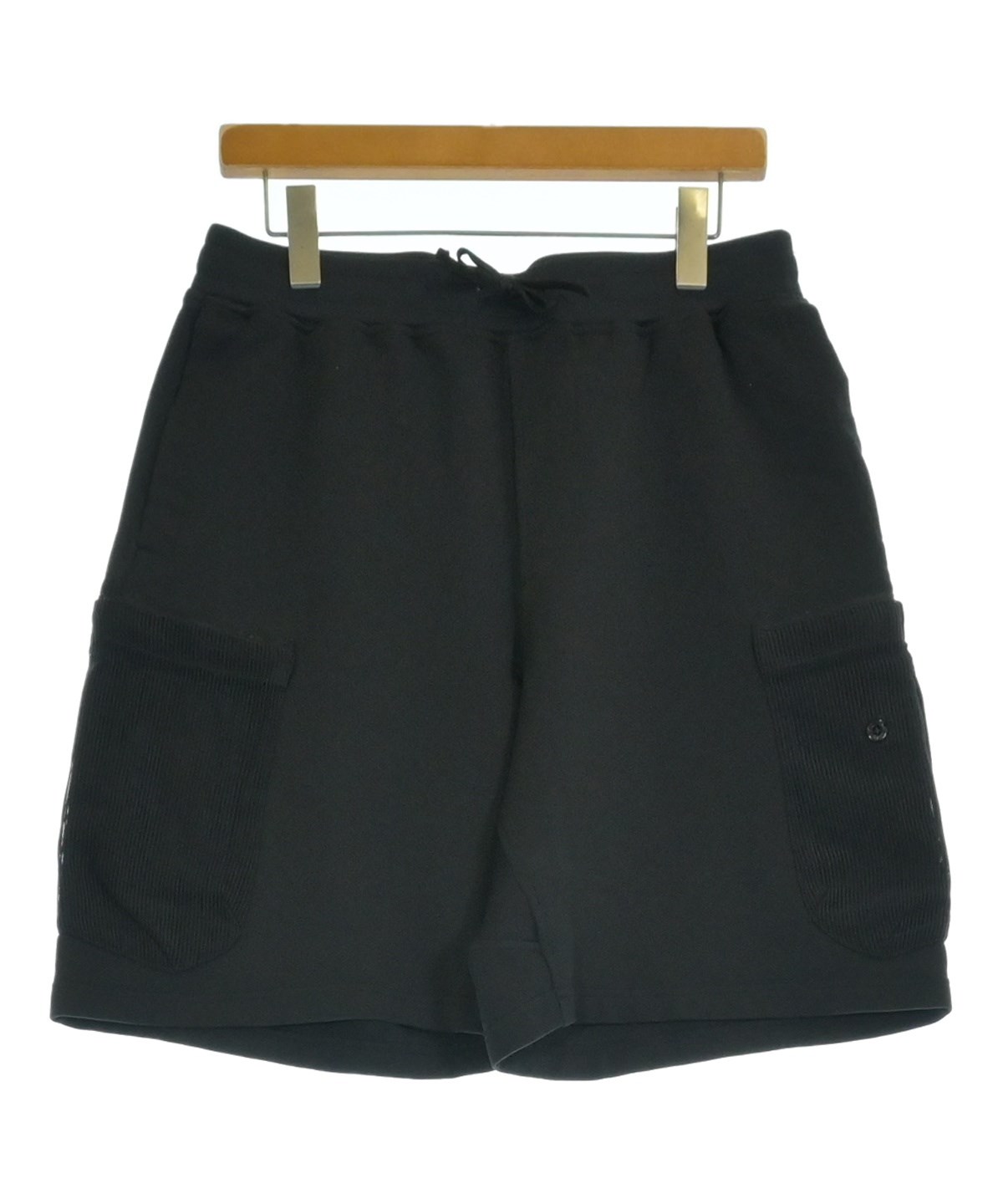 STONE  黒ショートパンツ STONE ISLAND (ストーンアイランド) カーゴバミューダ スウェット