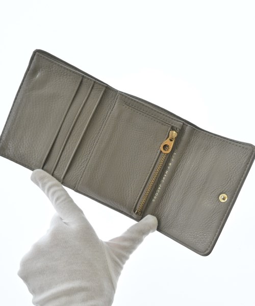 MARC BY MARC JACOBS（マーク　バイ　マーク　ジェイコブス）財布・コインケース ベージュ サイズ:- レディース/2200702531095