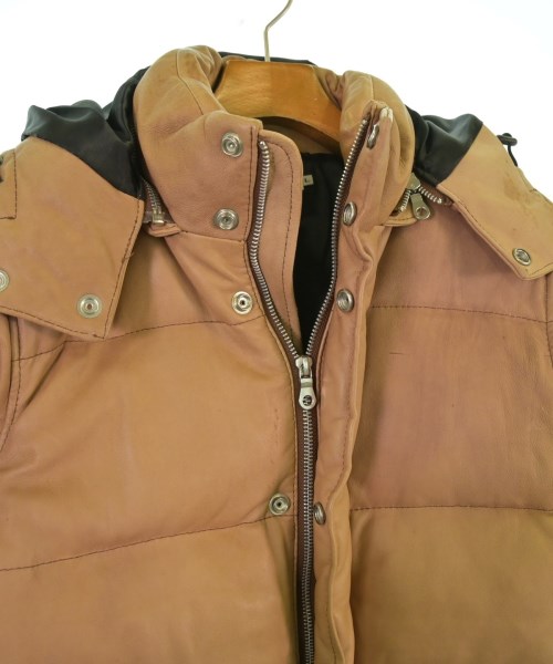 VANQUISH（ヴァンキッシュ）ダウンジャケット/ダウンベスト ベージュ サイズ:L メンズ/2200667985414