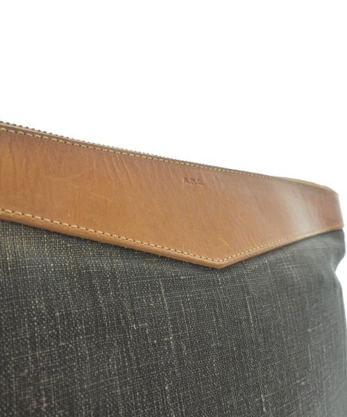 A.P.C.（アーペーセー）クラッチバッグ 茶 サイズ:- メンズ/2200651734035
