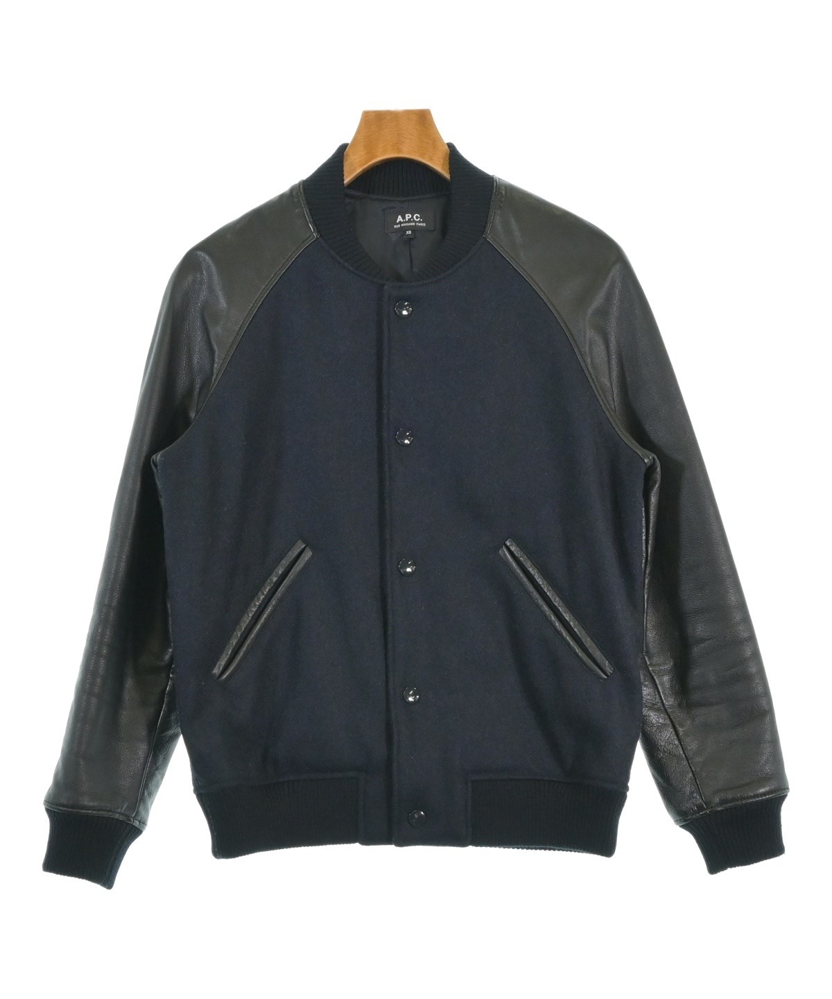 A.P.C アーペーセー スタジャン S ネイビー×ブラックレザー 黒紺 A.P.C.（アーペーセー）スタジャン 黒 サイズ:XS メンズ/2200670579075