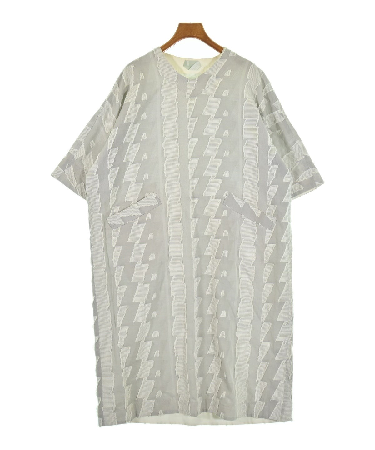 【新品タグ付】nanan⭐︎白ワンピース 総レース3a 100cm相当¥42000 楽天市場】レースワンピース 白（柄刺繍）の通販