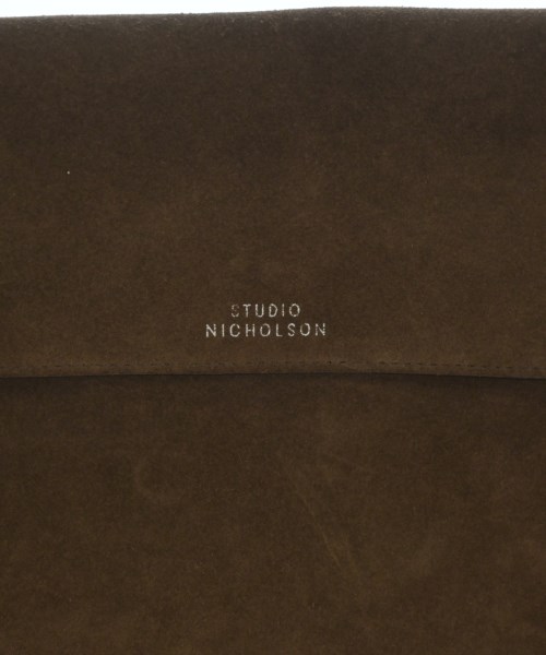 STUDIO NICHOLSON（スタジオニコルソン）ショルダーバッグ 茶 サイズ:- メンズ/2200665219481