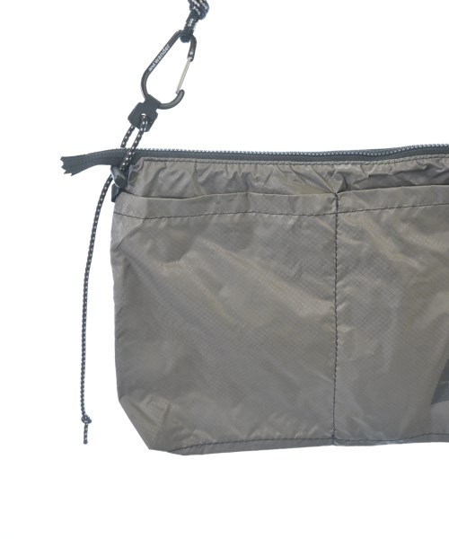 and wander（アンド　ワンダー）ショルダーバッグ グレー サイズ:- メンズ/2200627212055