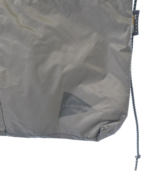 and wander（アンド　ワンダー）ショルダーバッグ グレー サイズ:- メンズ/2200627212055