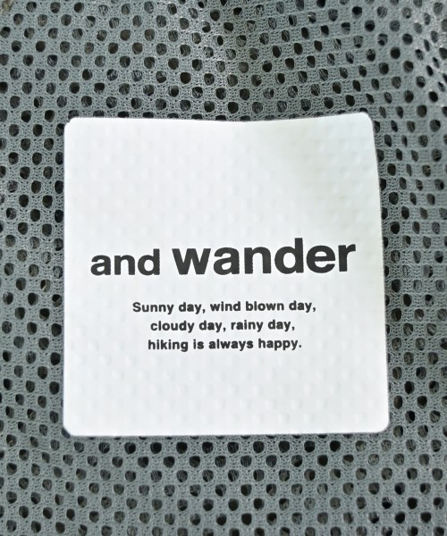 and wander（アンド　ワンダー）ショートパンツ カーキ サイズ:M メンズ/2200710806123
