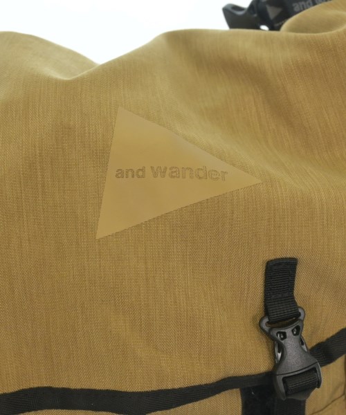 and wander（アンド　ワンダー）メッセンジャーバッグ ベージュ サイズ:- メンズ/2200666796356