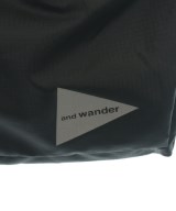 and wander（アンド　ワンダー）ショルダーバッグ 黒 サイズ:- メンズ/2200720298024