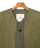 OAMC（オーエーエムシー）ダウンジャケット/ダウンベスト カーキ サイズ:L メンズ/2200641695032