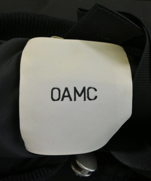 OAMC（オーエーエムシー）ダウンジャケット/ダウンベスト 黒 サイズ:M メンズ/2200616627068