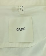 OAMC（オーエーエムシー）カジュアルシャツ 白 サイズ:M メンズ/2200685988060
