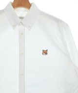 MAISON KITSUNE（メゾンキツネ）カジュアルシャツ 白 サイズ:40(L位) メンズ/2200651701044