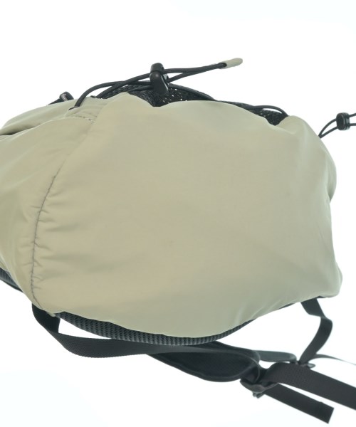 MAISON KITSUNE（メゾンキツネ）バックパック・リュック カーキ サイズ:- レディース/2200646036021